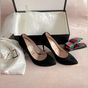 Gucci suede pumps